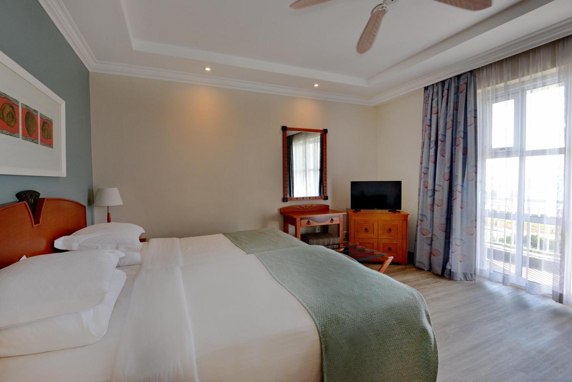 Courtyard Hotel Gqeberha Port Elizabeth Exterior photo