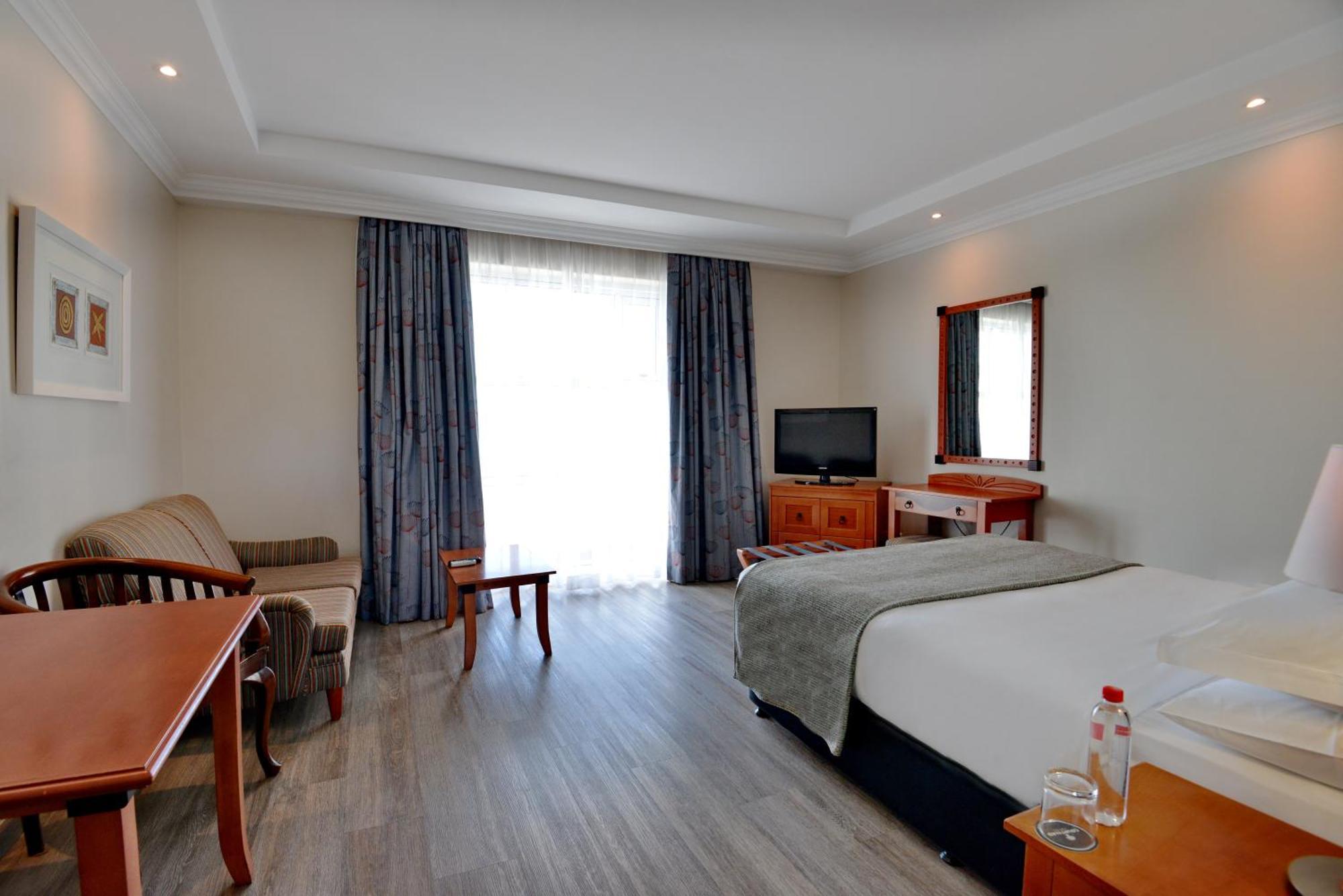 Courtyard Hotel Gqeberha Port Elizabeth Exterior photo