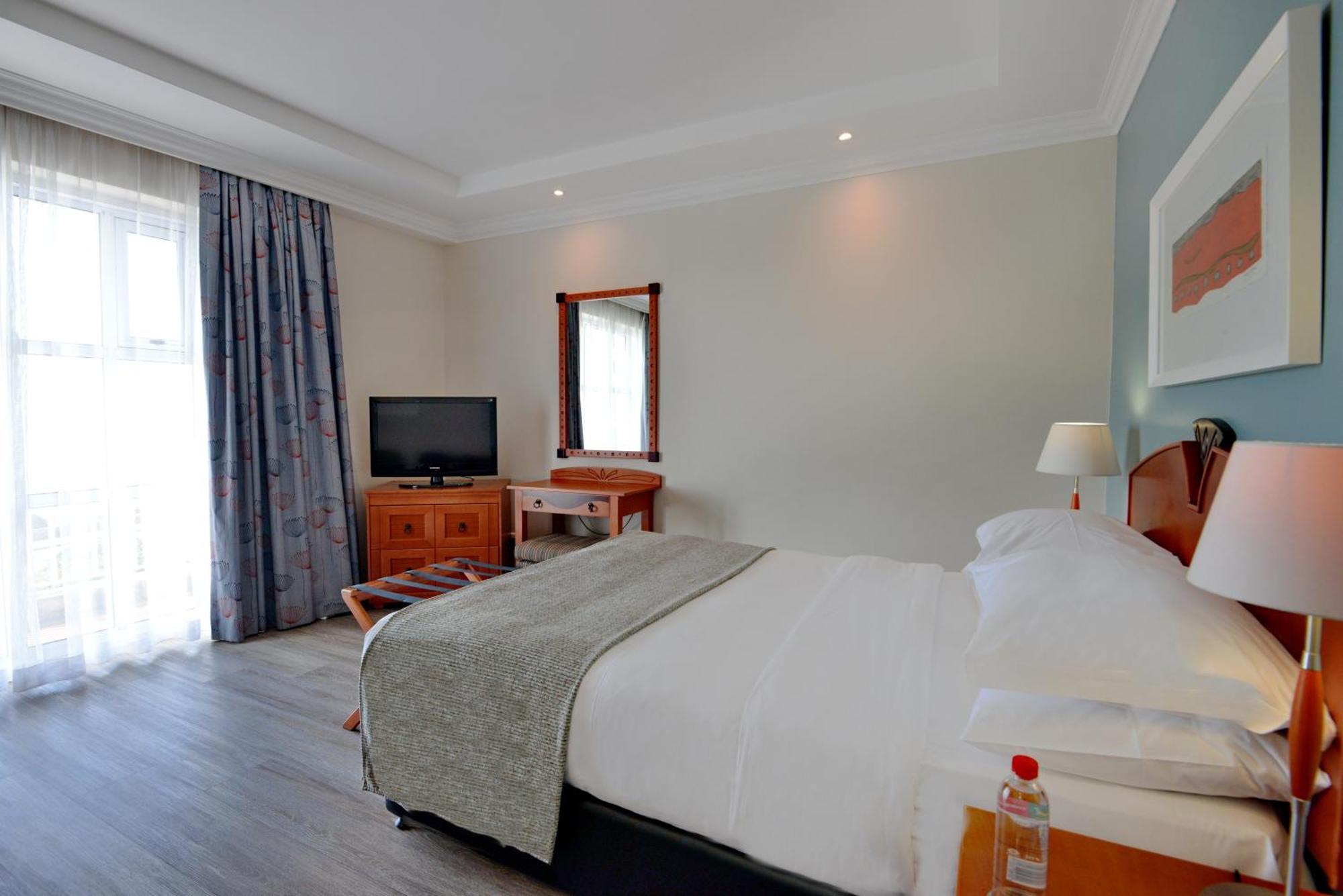 Courtyard Hotel Gqeberha Port Elizabeth Exterior photo