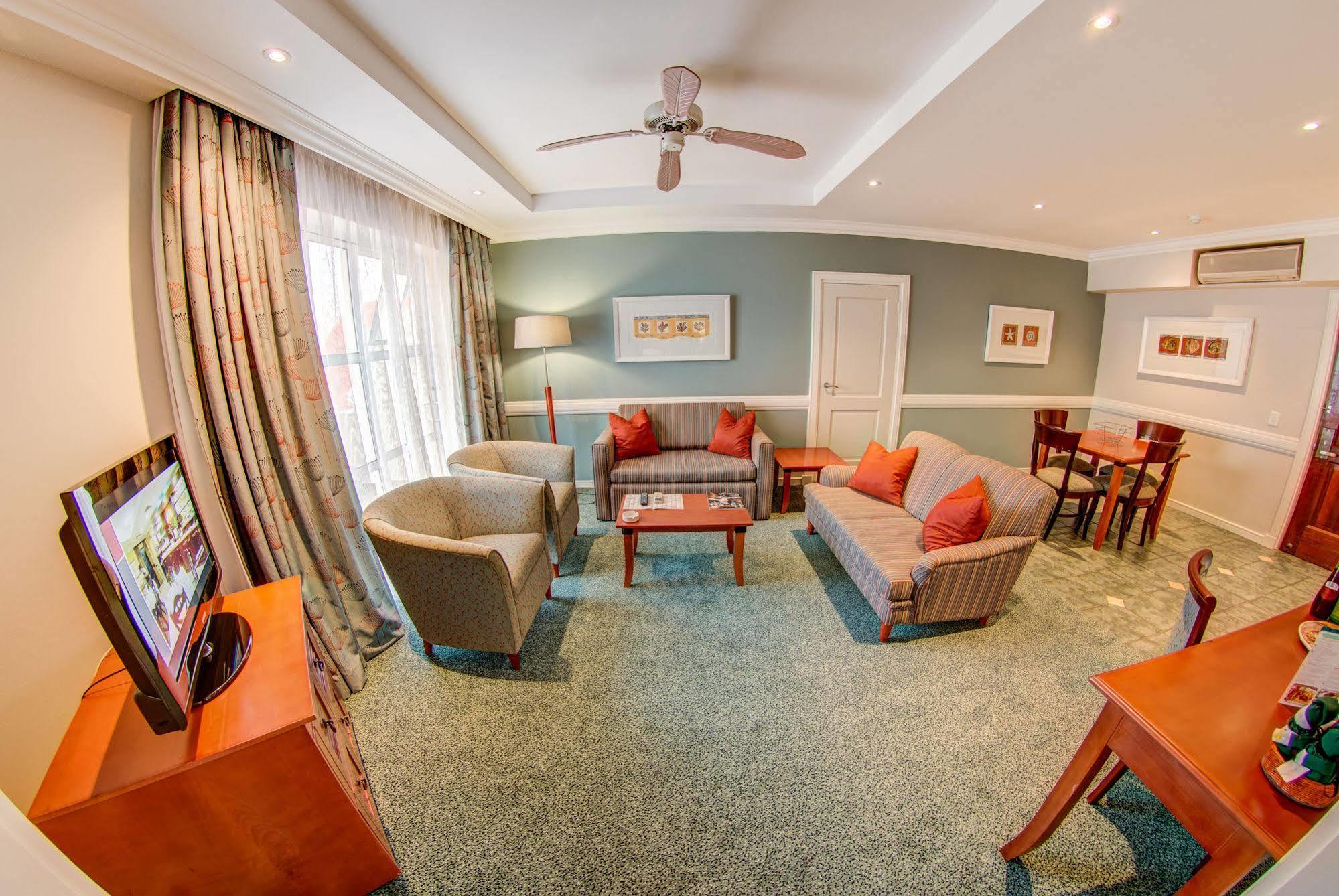 Courtyard Hotel Gqeberha Port Elizabeth Exterior photo